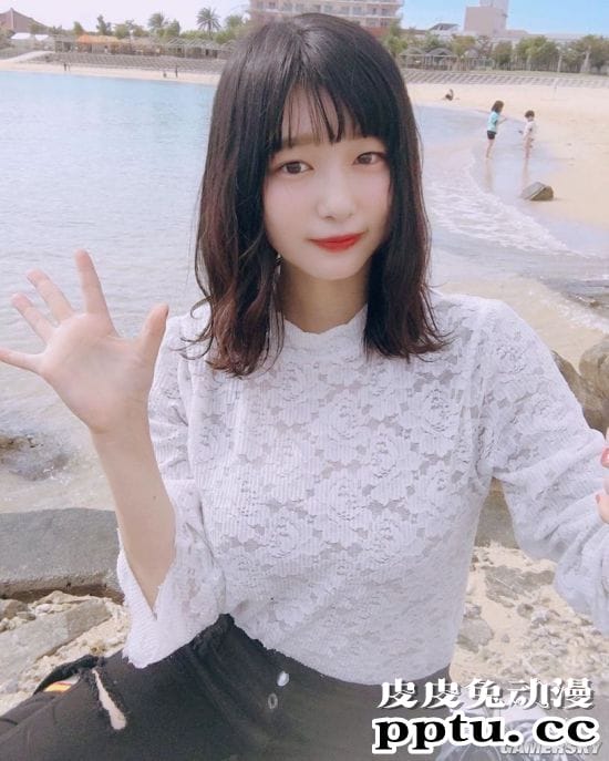 人妻类型的温柔少女 面容可爱身材成熟的樱花妹我妻ゆりか