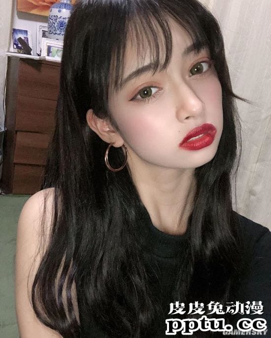 因绯闻走红的日本18岁少女 原是四国混血的嫩模玛利亚爱子