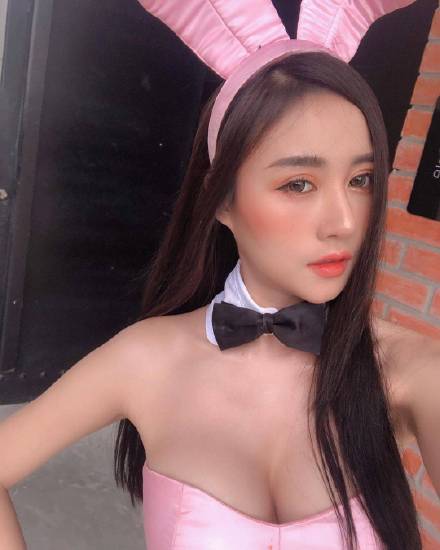 绝美风韵好撩人 黑长直标杆的泰妹Bunny Donuts