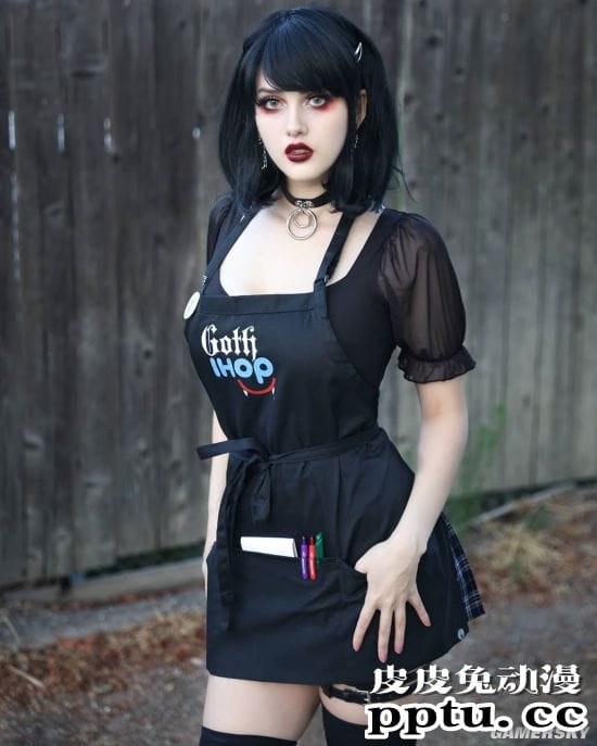 接近二次元的犯规身材 过于成熟的美国辣妹COSER