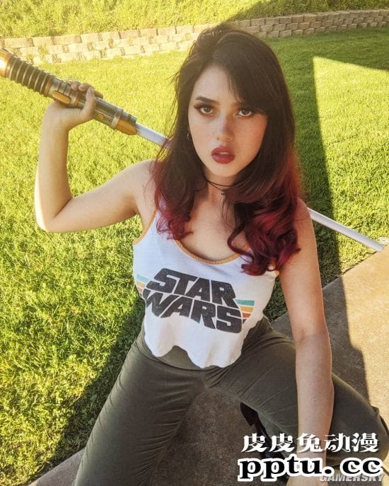 接近二次元的犯规身材 过于成熟的美国辣妹COSER