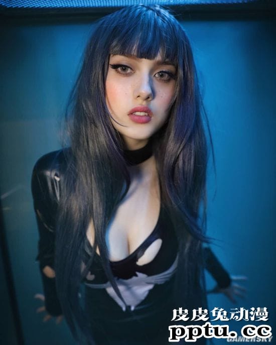 接近二次元的犯规身材 过于成熟的美国辣妹COSER