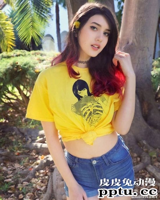 接近二次元的犯规身材 过于成熟的美国辣妹COSER