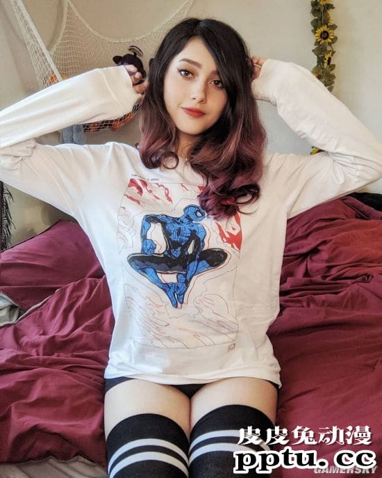 接近二次元的犯规身材 过于成熟的美国辣妹COSER