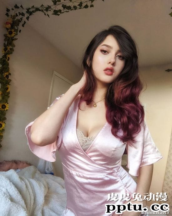 接近二次元的犯规身材 过于成熟的美国辣妹COSER