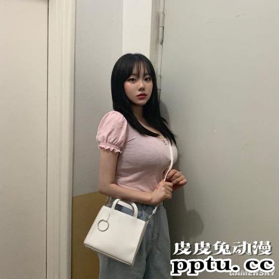 过度傲人身材引关注 网络走红的韩国正妹sejinming