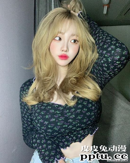 过度傲人身材引关注 网络走红的韩国正妹sejinming