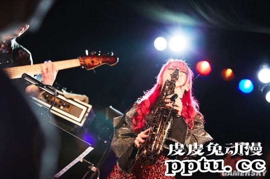 看姿势已然陶醉 日本美少女萨克斯手Yucco Miller