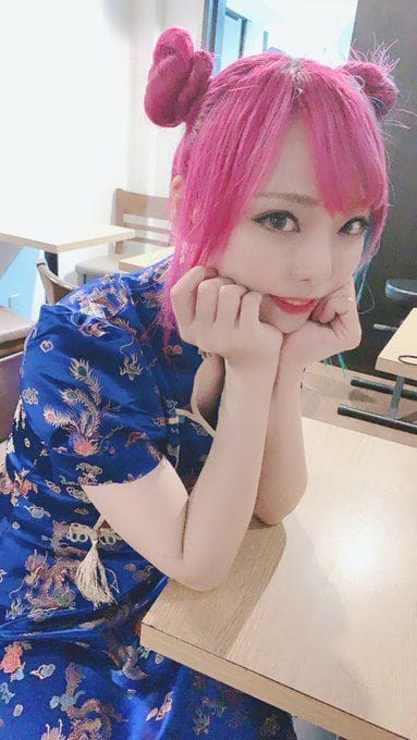 看姿势已然陶醉 日本美少女萨克斯手Yucco Miller