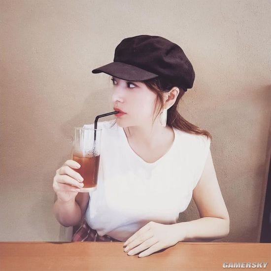 无名人妻竟是退隐写真女星 被网友翻红的长尾麻由