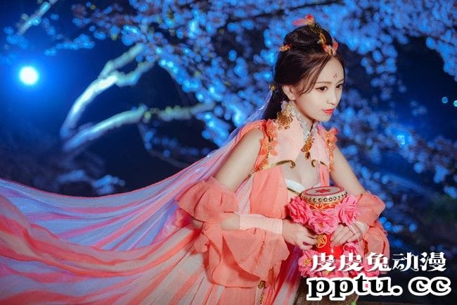 剑网3夜拍COSPLAY七秀《树底迷楼画里人金钗沽酒醉余春》