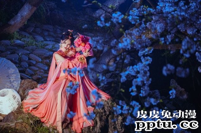 剑网3夜拍COSPLAY七秀《树底迷楼画里人金钗沽酒醉余春》