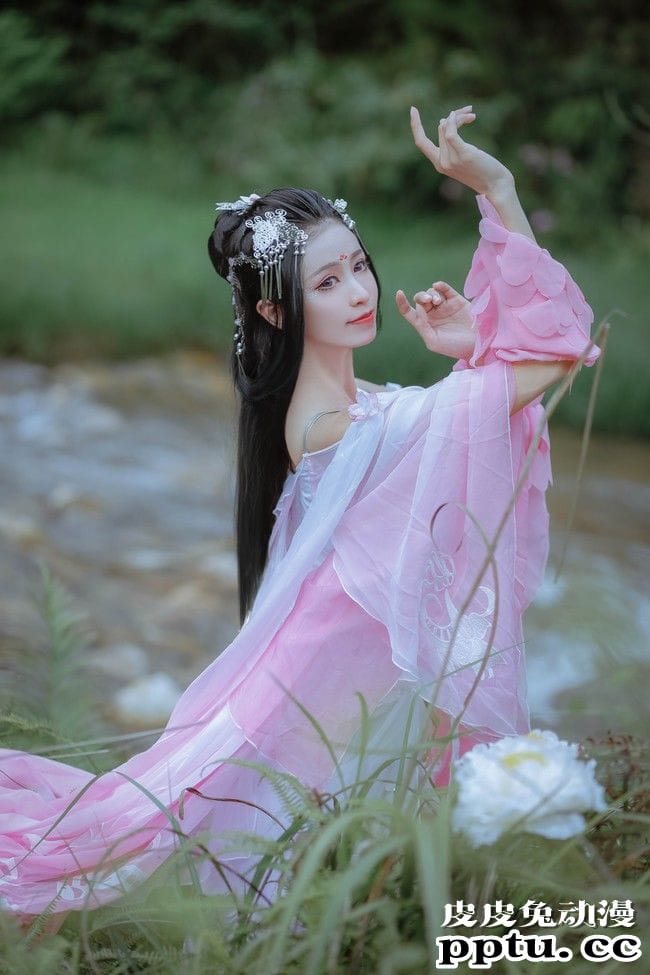 COSPLAY剑网3秀姐《莫许杯深琥珀浓未成沉醉意先融》