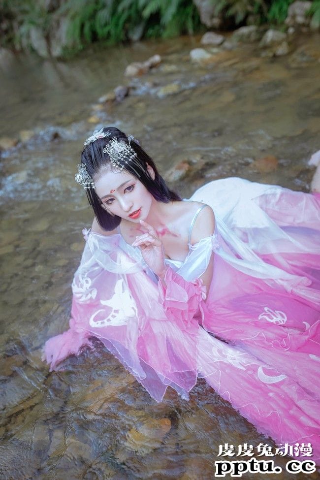 COSPLAY剑网3秀姐《莫许杯深琥珀浓未成沉醉意先融》