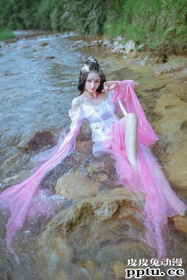 COSPLAY剑网3秀姐《莫许杯深琥珀浓未成沉醉意先融》