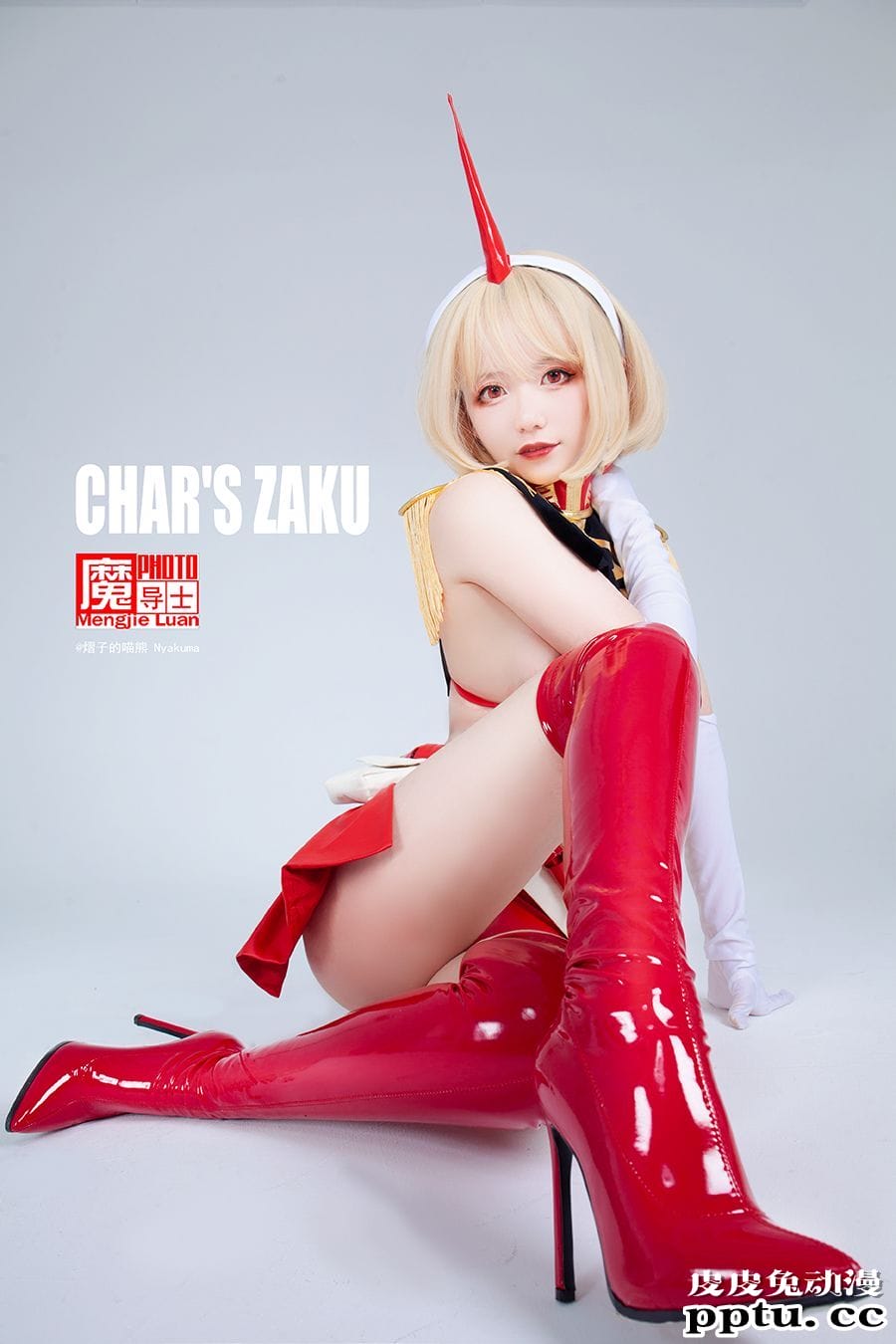 COSPLAY机甲美少女姐妹花共庆高达模型40周年