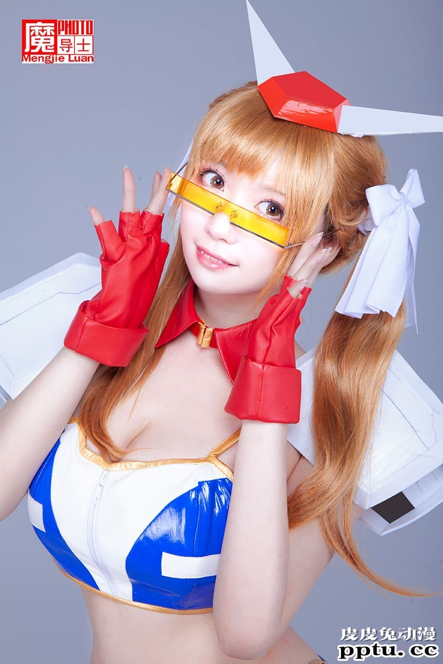 COSPLAY机甲美少女姐妹花共庆高达模型40周年