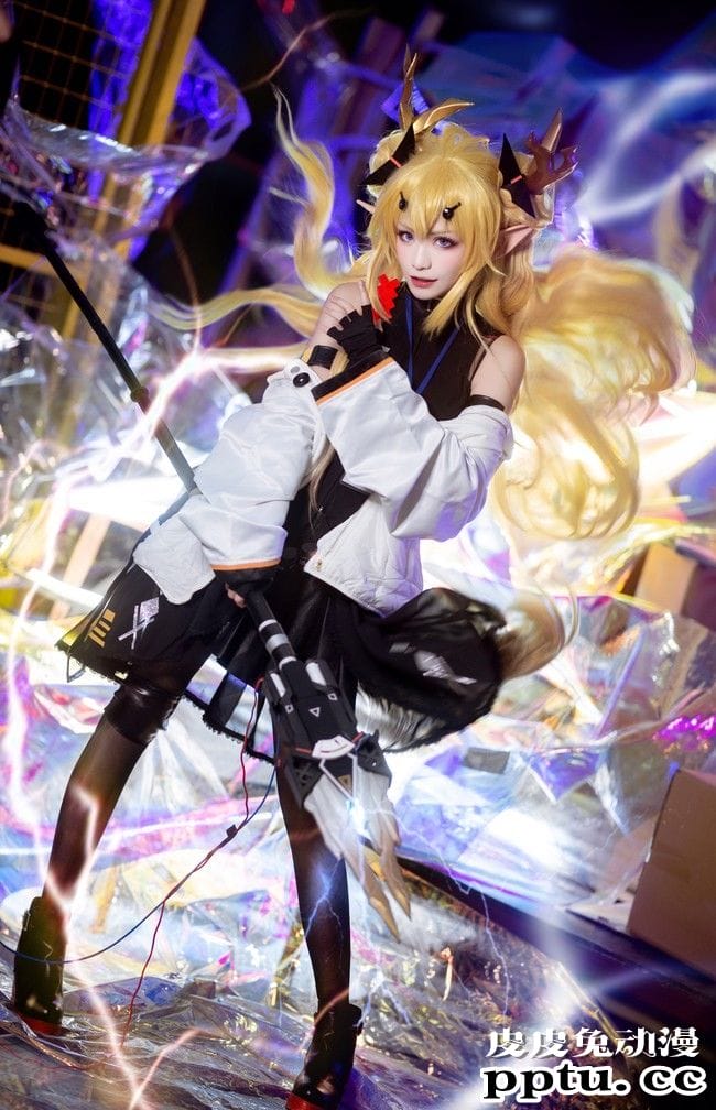 COSPLAY明日方舟惊蛰《一气白雷正法纵贯方圆三化》