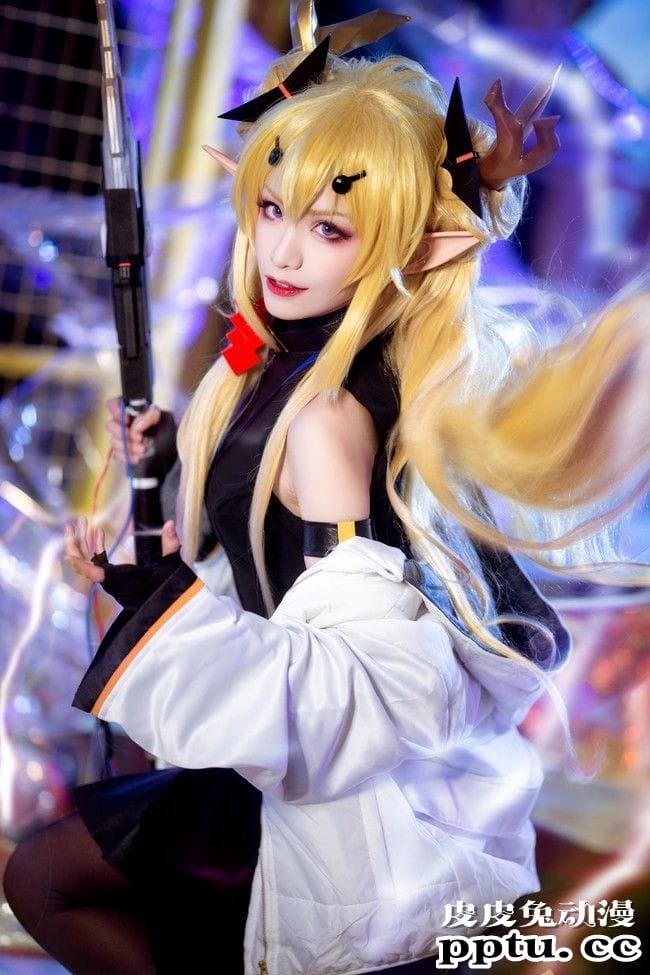 COSPLAY明日方舟惊蛰《一气白雷正法纵贯方圆三化》