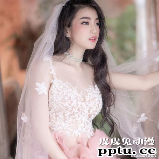 傲人身材模特竟是机甲控 钟爱钢铁侠手办的泰国正妹Maming