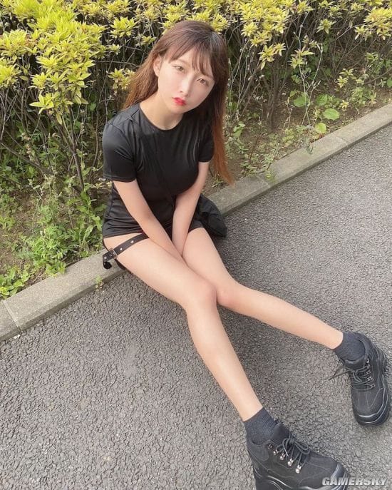 凹凸的弧线绝不简单 日本清纯樱花妹爱在胸前背包