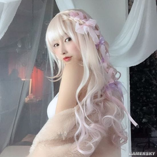 凹凸的弧线绝不简单 日本清纯樱花妹爱在胸前背包