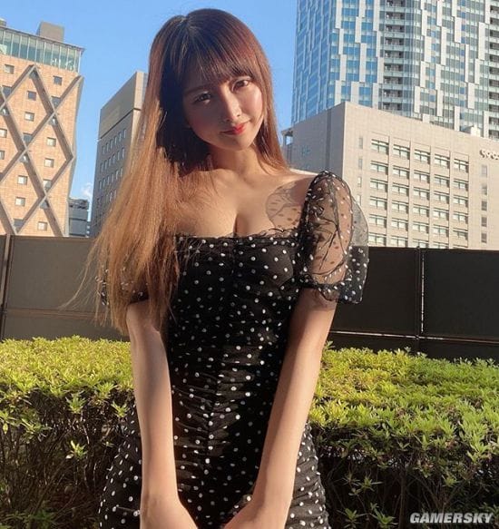 凹凸的弧线绝不简单 日本清纯樱花妹爱在胸前背包