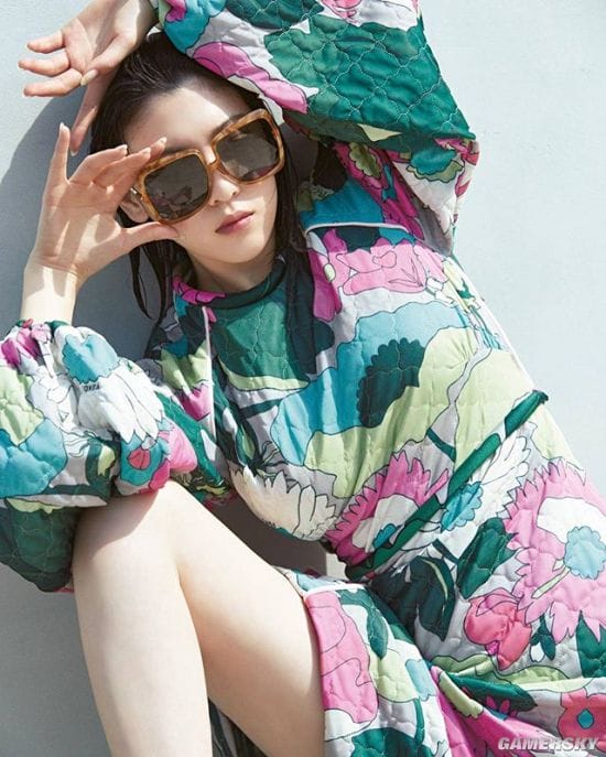 三吉彩花美照登杂志封面 身材性感气质爆表