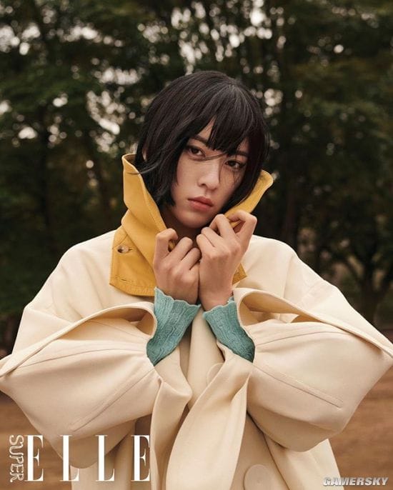 三吉彩花美照登杂志封面 身材性感气质爆表