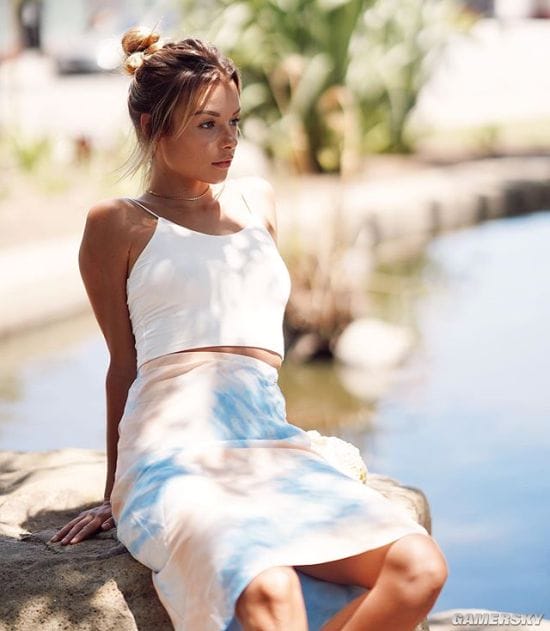 比例完美的匀称身材 美国小麦色网红模特Madi Teeuws