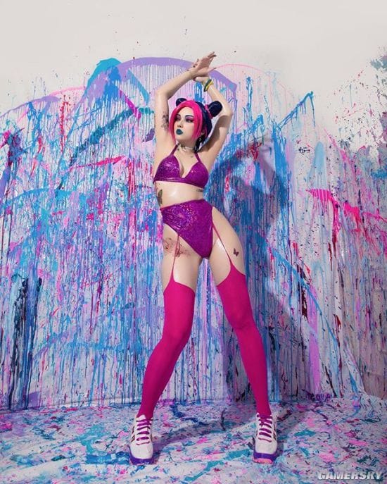 乌克兰小姐姐COS《JOJO》空条徐伦 紧身衣下的绝美公主