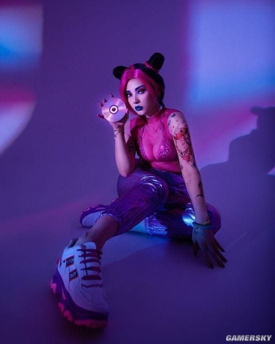 乌克兰小姐姐COS《JOJO》空条徐伦 紧身衣下的绝美公主