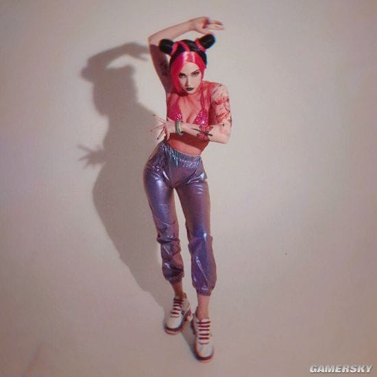 乌克兰小姐姐COS《JOJO》空条徐伦 紧身衣下的绝美公主