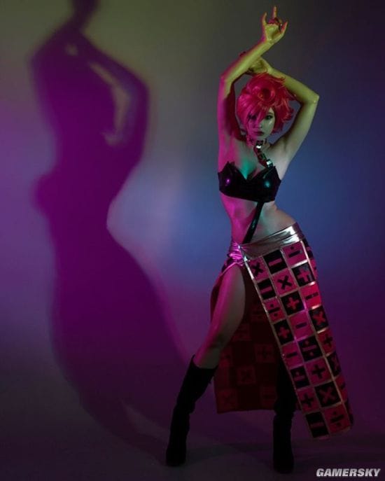 乌克兰小姐姐COS《JOJO》空条徐伦 紧身衣下的绝美公主