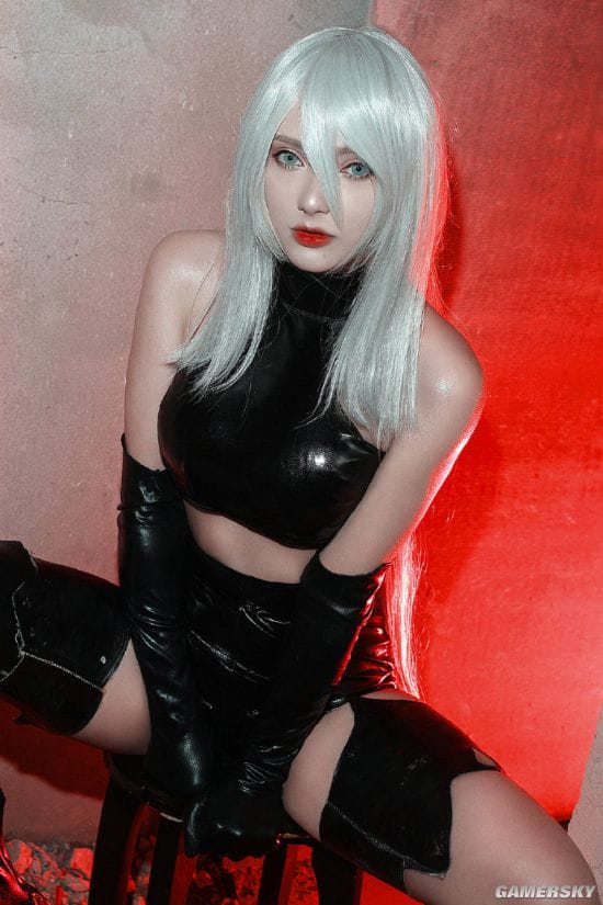 乌克兰小姐姐COS《JOJO》空条徐伦 紧身衣下的绝美公主