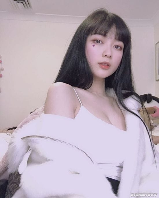 白嫩美肌下清晰马甲线？越南嫩模Vickie.Bae