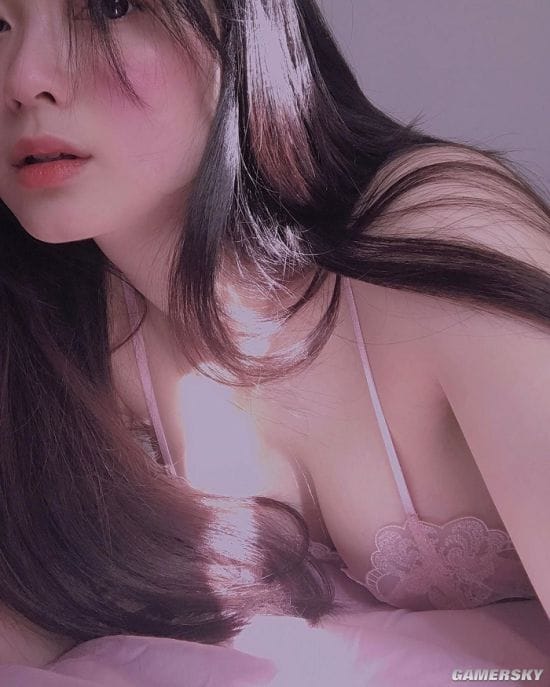 白嫩美肌下清晰马甲线？越南嫩模Vickie.Bae