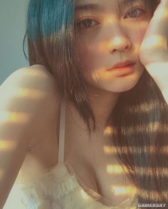 白嫩美肌下清晰马甲线？越南嫩模Vickie.Bae