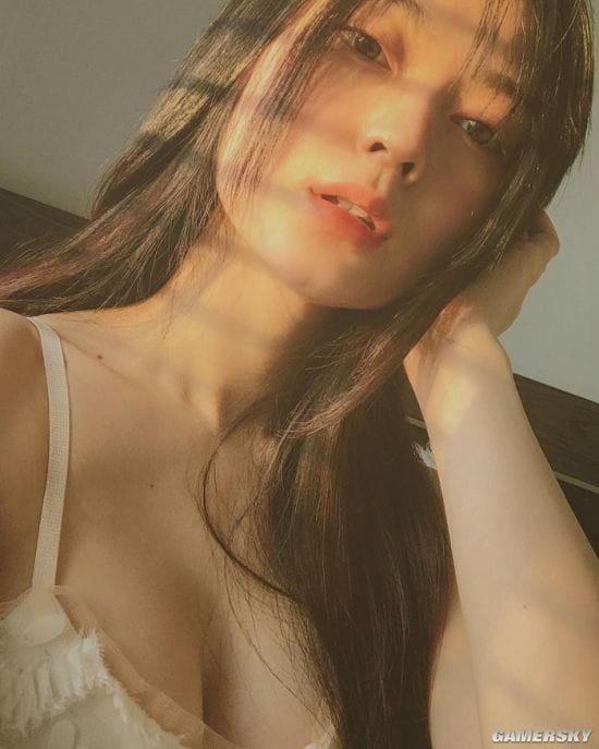 白嫩美肌下清晰马甲线？越南嫩模Vickie.Bae