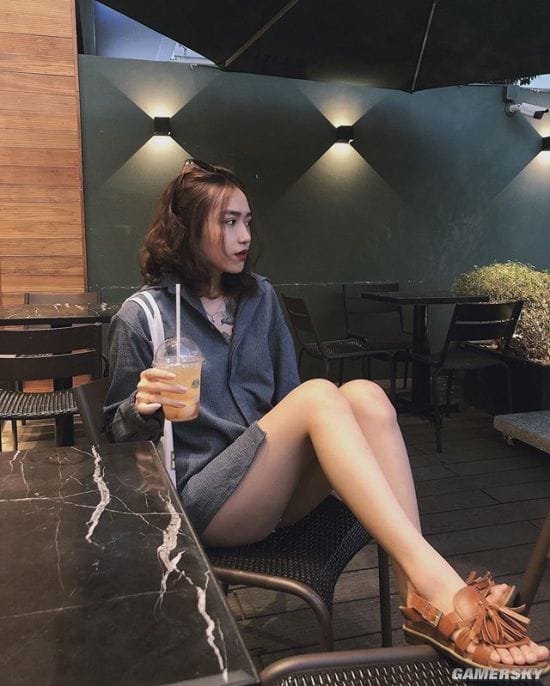 纤腰曲线超乎想象 秀起身材毫不含糊的越南冷艳御姐Hoàng Phương Vy