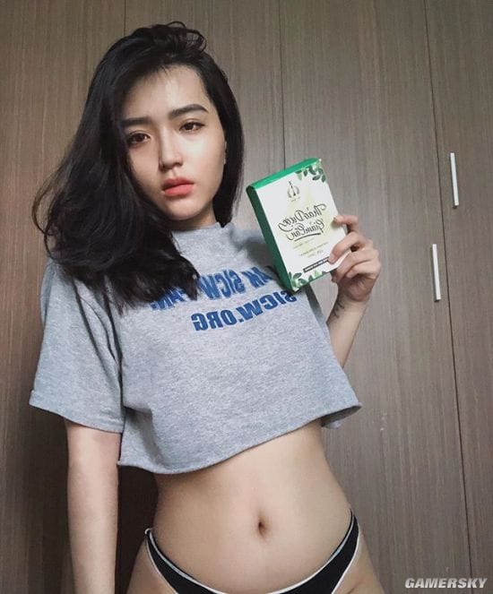 纤腰曲线超乎想象 秀起身材毫不含糊的越南冷艳御姐Hoàng Phương Vy