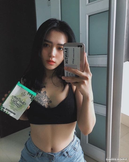 纤腰曲线超乎想象 秀起身材毫不含糊的越南冷艳御姐Hoàng Phương Vy