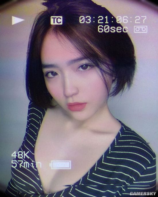 纤腰曲线超乎想象 秀起身材毫不含糊的越南冷艳御姐Hoàng Phương Vy