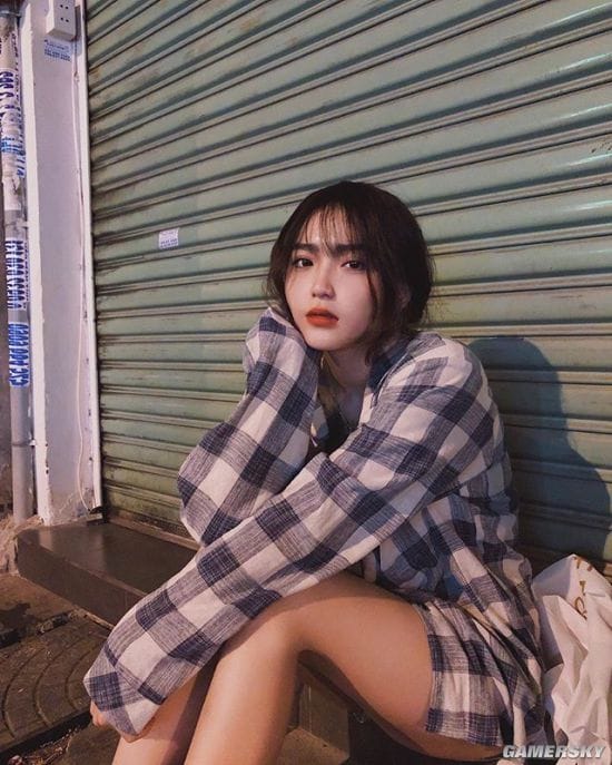 纤腰曲线超乎想象 秀起身材毫不含糊的越南冷艳御姐Hoàng Phương Vy