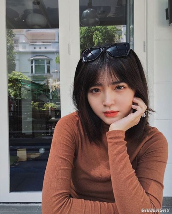 纤腰曲线超乎想象 秀起身材毫不含糊的越南冷艳御姐Hoàng Phương Vy