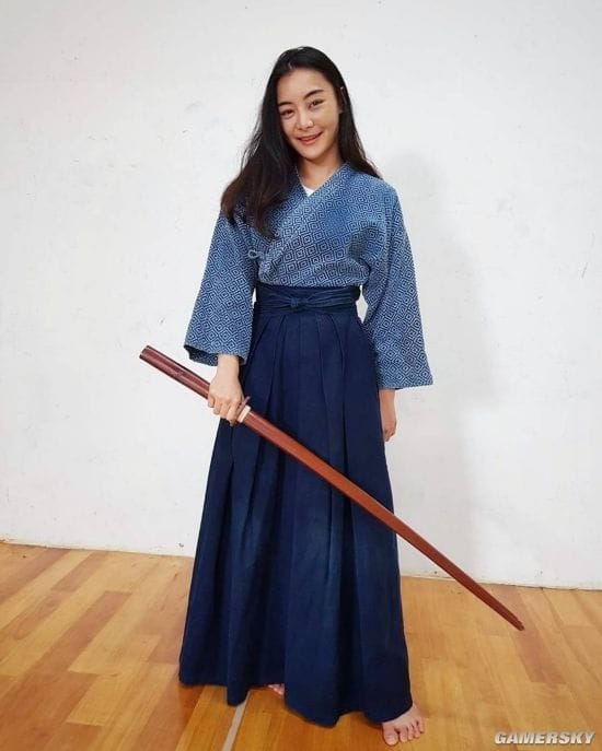 拳击场上的洋娃娃 兼职模特的日泰混血美女拳手