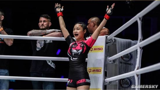 拳击场上的洋娃娃 兼职模特的日泰混血美女拳手