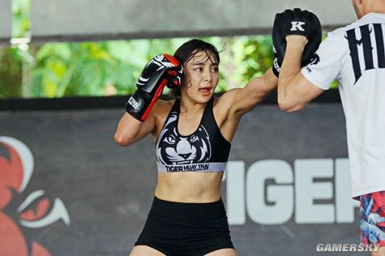 拳击场上的洋娃娃 兼职模特的日泰混血美女拳手