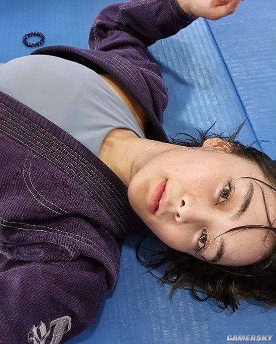 拳击场上的洋娃娃 兼职模特的日泰混血美女拳手