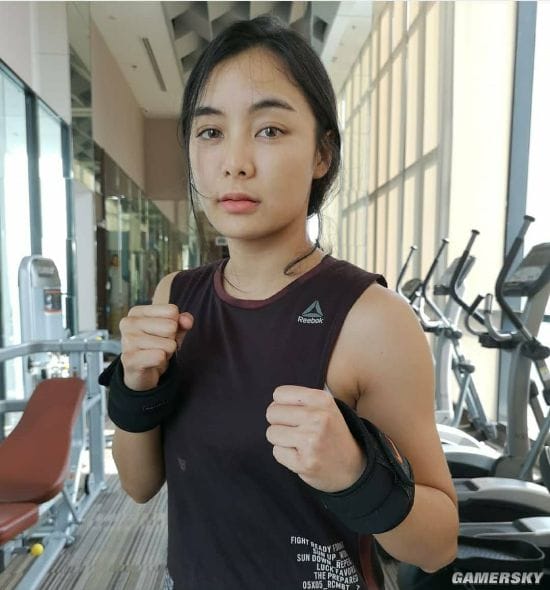 拳击场上的洋娃娃 兼职模特的日泰混血美女拳手